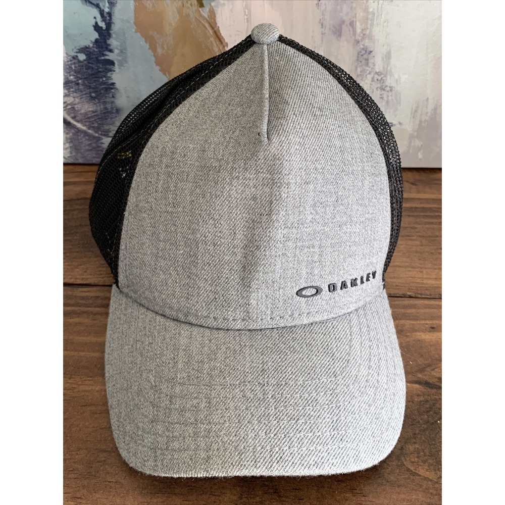Oakley Chalten Trucker Hat Cap Mesh Snapback 911608 Grey Black ~ CLASSIC MID